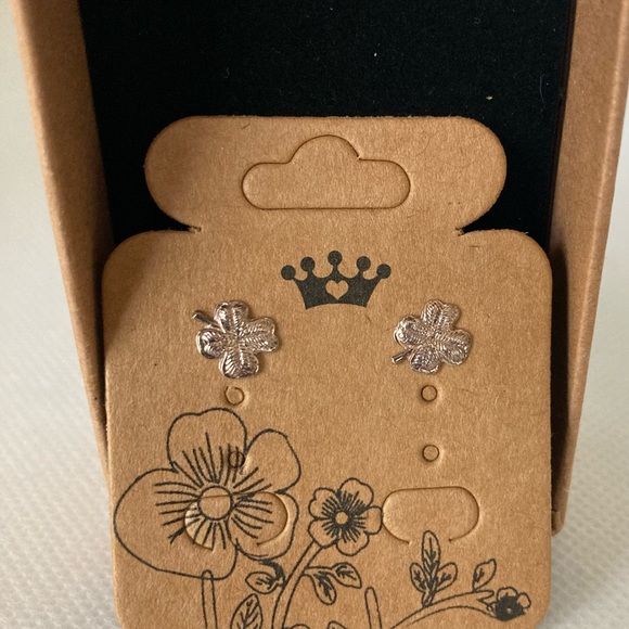 Four Leaf Clover Earrings - Picture 5 of 5